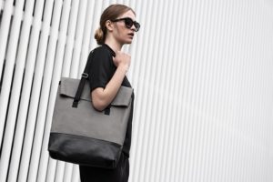 Carry Giveaway :: QWSTION Day Tote - Carryology