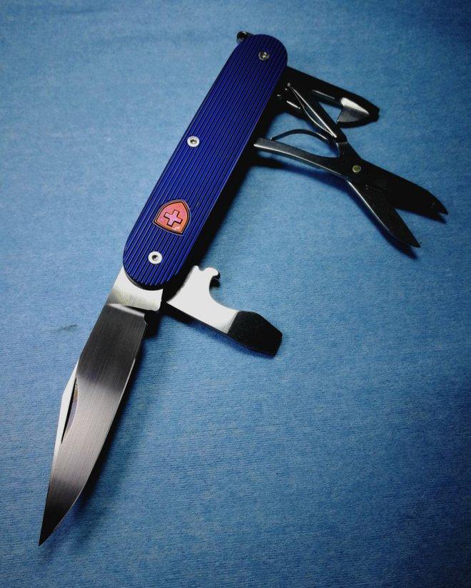 Victorinox, Buy Classic Mini Swiss Army Knife - falling snow online