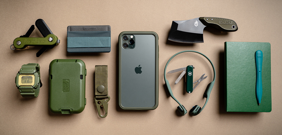 What's In My Pockets: Midnight Green EDC - Carryology
