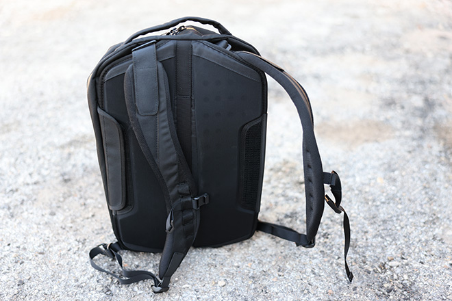 7 Minimal All-Black Backpacks for Urban Commuters I CARRYOLOGY