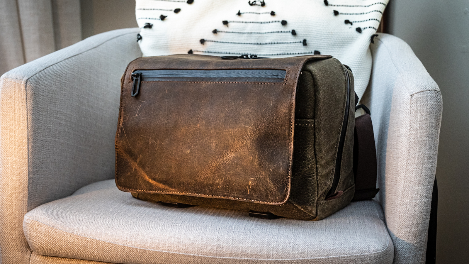 WaterField Cargo Camera Bag Review | CARRY BETTER