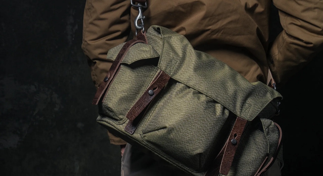 WOTANCRAFT Heritage Swiss Salt & Pepper Canvas Messenger